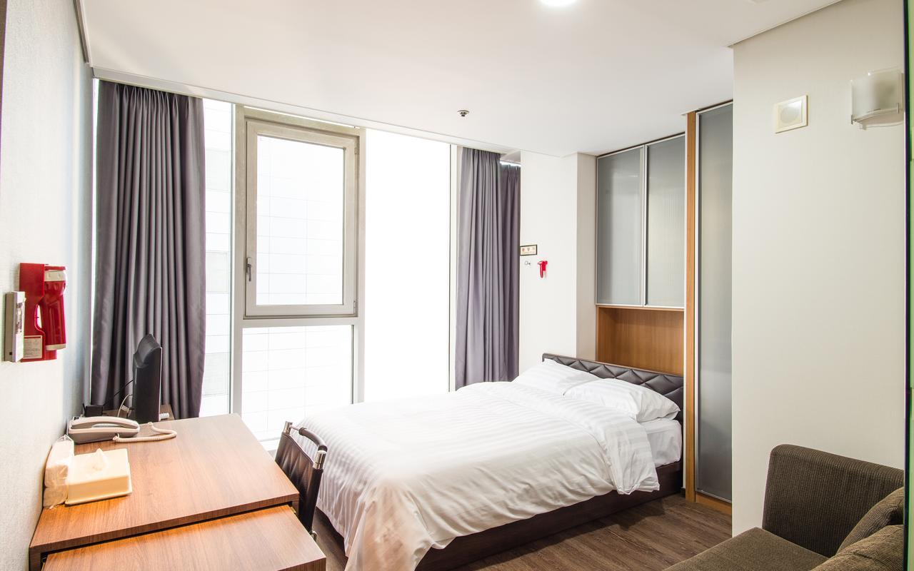 Hotel Arinus Shinchon Szöul Kültér fotó